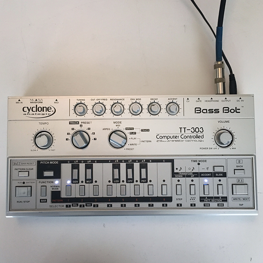 sǝuoſ ǝuıɥsunS » Roland TB-03 Unscientific Bassline Testing